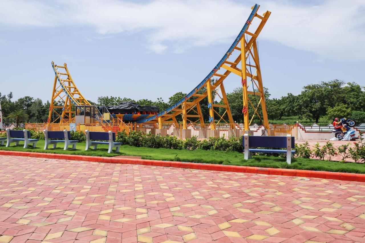 Capital O 49279 Chhab Chhaba Chhab Water Fun Park & Resort Damka Exteriör bild